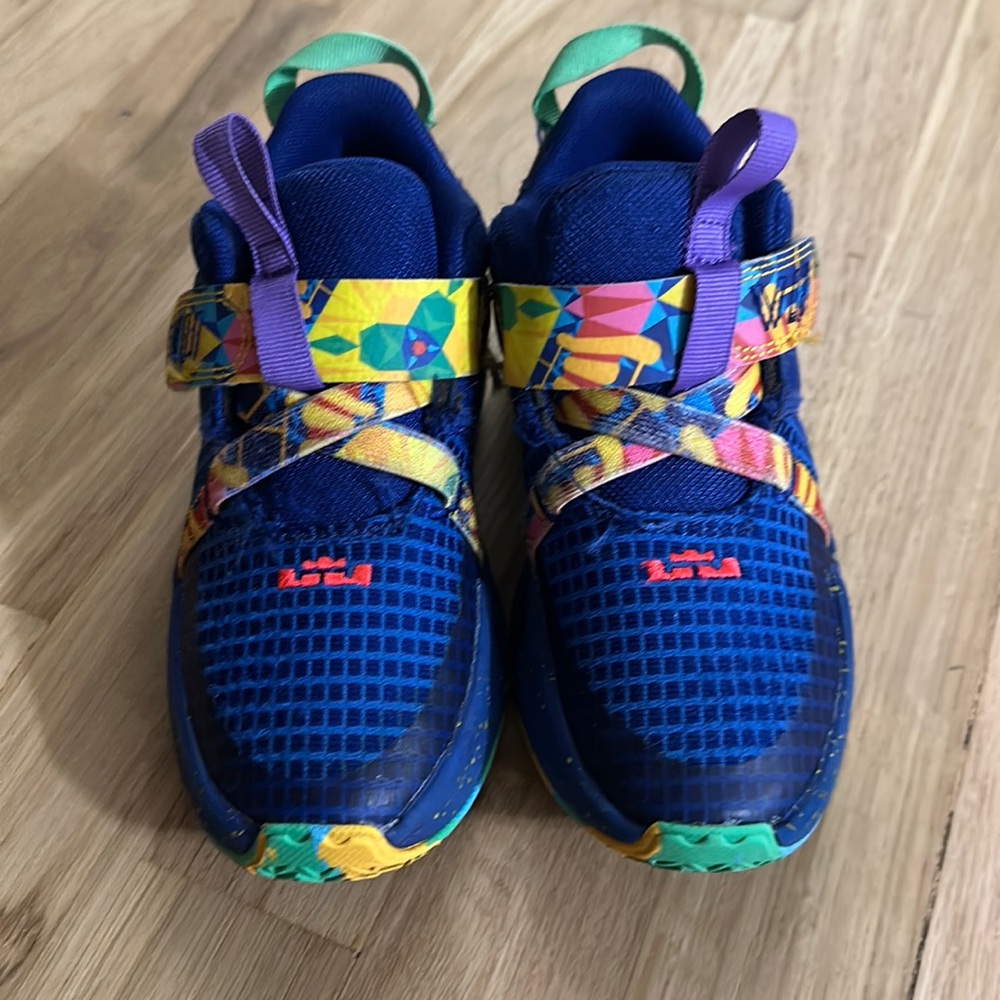 NIKE LEBRON WITNESS VII BASKETBALL SHOES little kids, barely worn